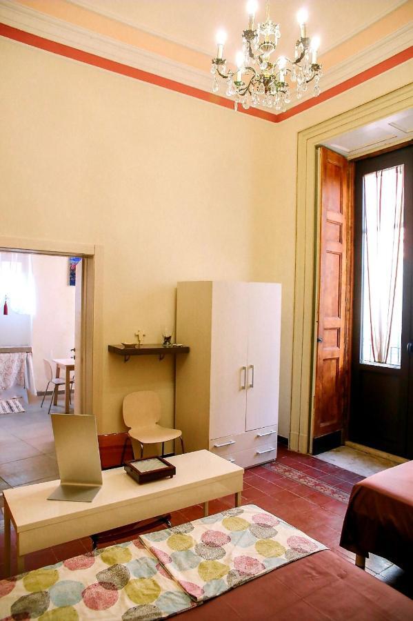 Center Street Apartment Катания Экстерьер фото